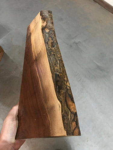 Walnut live edge (fully finished)